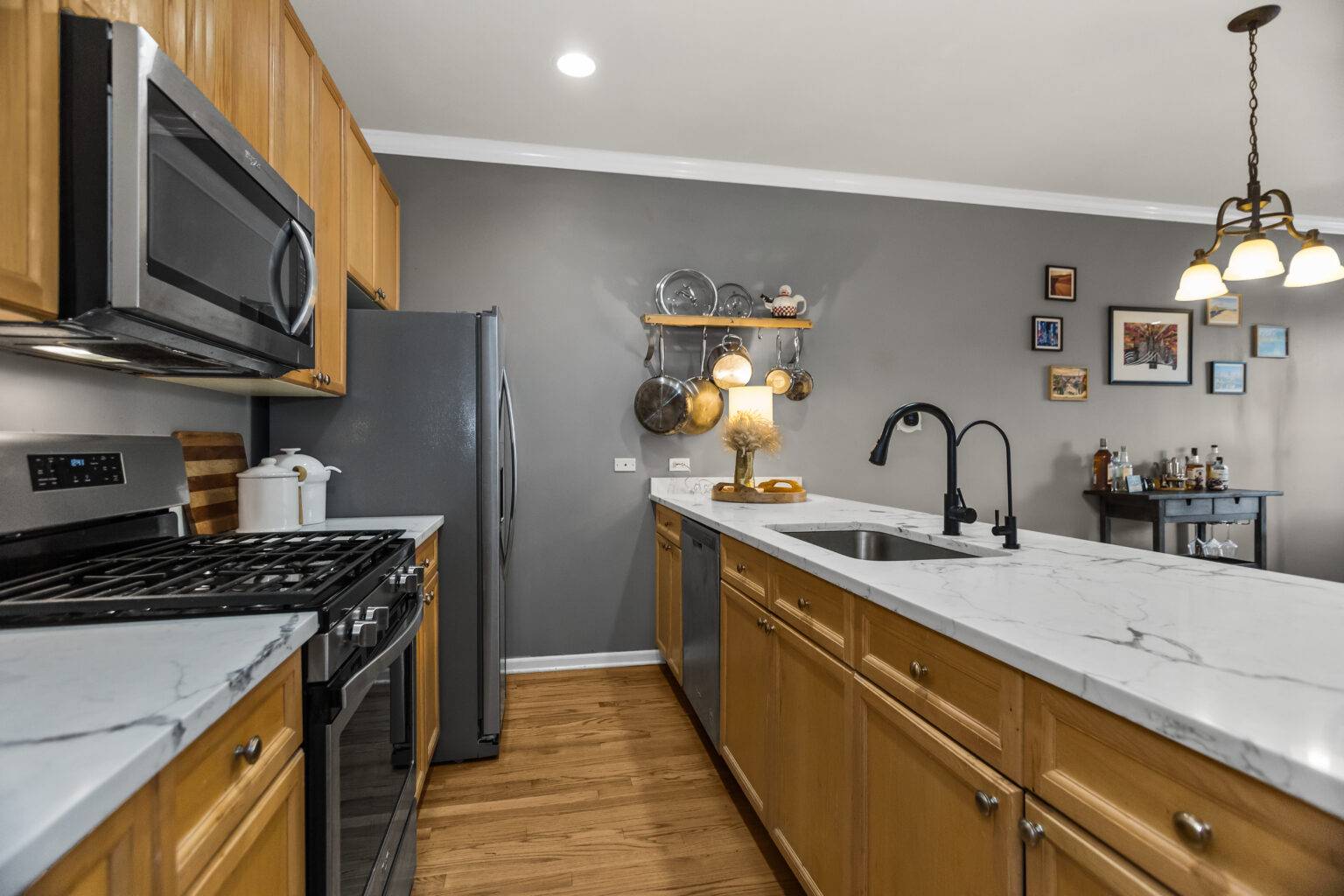 008_hdr_v500960_1kitchen2