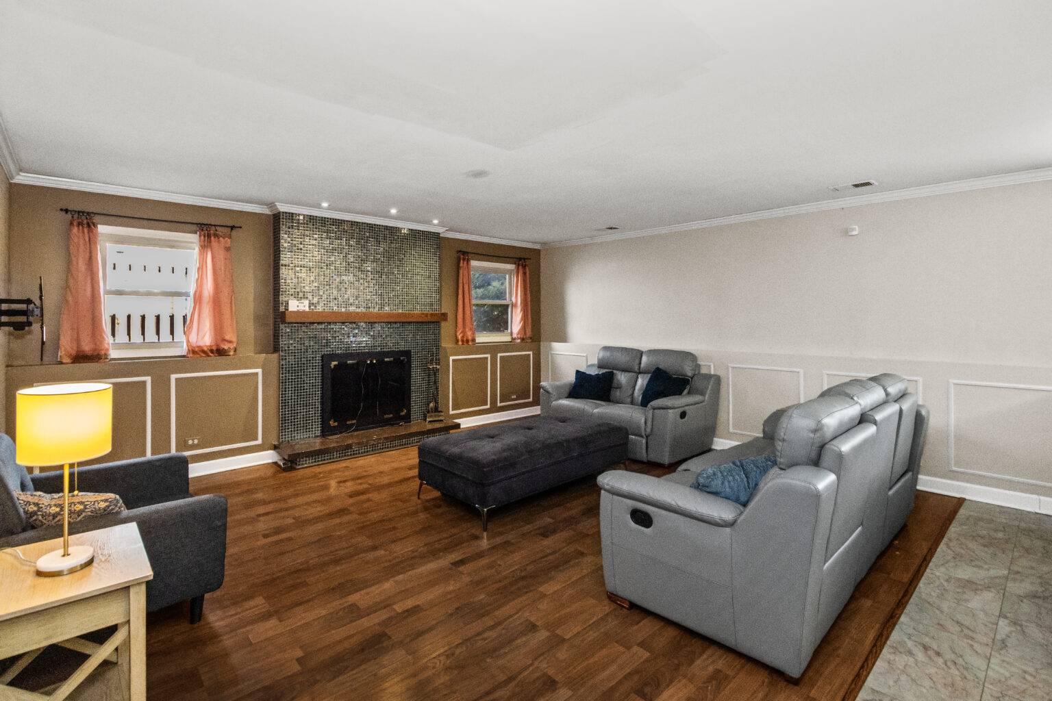 014_hdr_v501268_0livingroom1