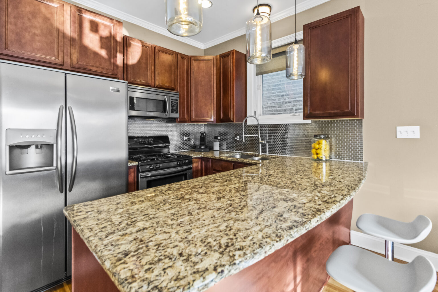 001_hdr_v495189_1kitchen1