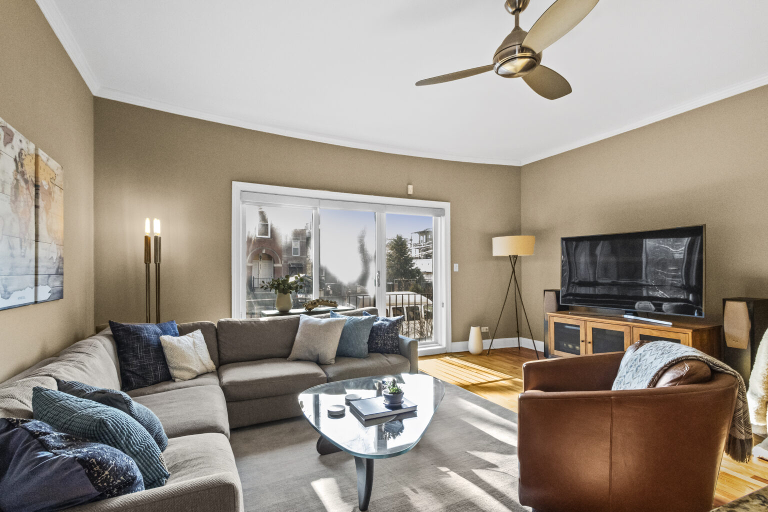 001_hdr_v495189_1livingroom1