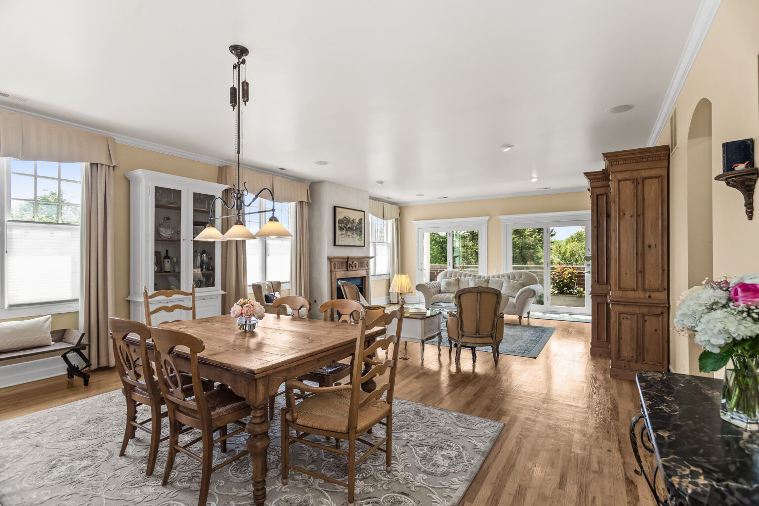 002_c_v502750_1livingdining1