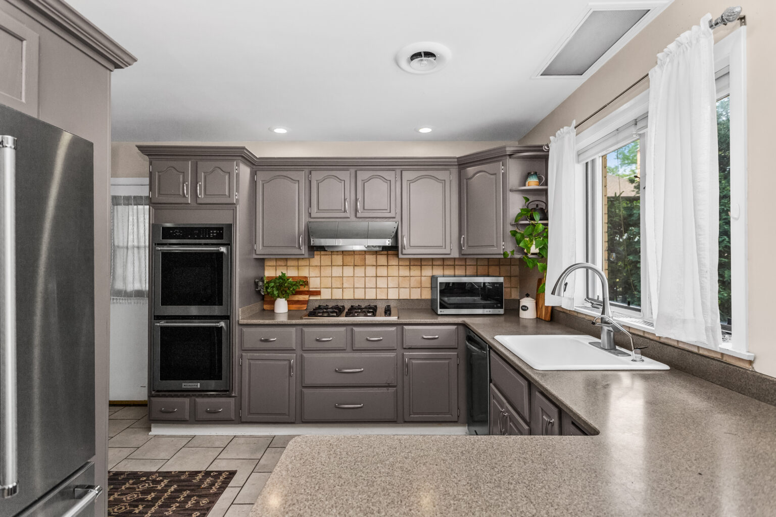 005_hdr_v503038_1kitchen1