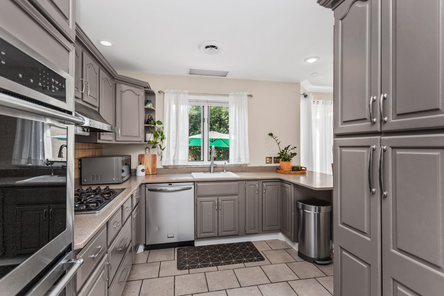 006_hdr_v503038_1kitchen2