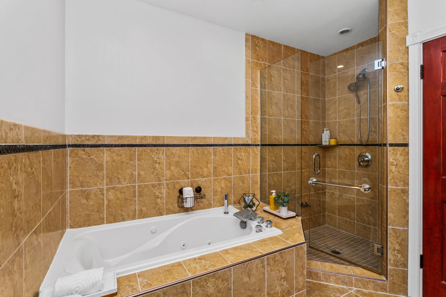 012_hdr_v503038_1bathroom2